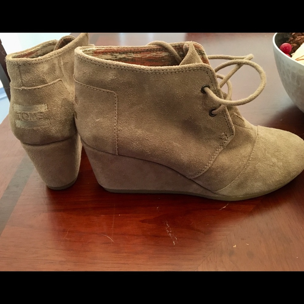 Toms suede bootie Nwot
